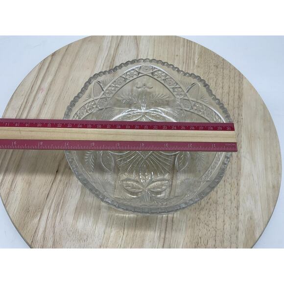 Cut Pressed Glass Serving Bowl Clear Scalloped Edge Floral Starburst Pattern - Picture 2 of 4